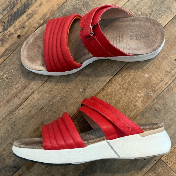 EUC Naot Vesta Sandal Size 38/US 7 Kiss Red Leather Slide Travel Comfort Walking - Picture 2 of 5